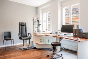 Augenarzt Praxis - Sprechstundenzimmer